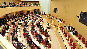 Blick in den Plenarsaal des Bayerischen Landtages während seiner konstituierenden Sitzung am 7. Oktober 2013.