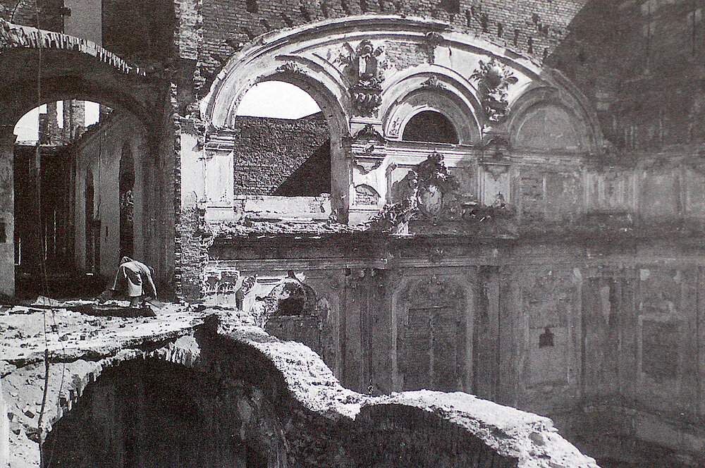 Bild der neuen Uni am Sanderring nach dem zweiten  Weltkrieg in zerrüttetem Zustand (Ruinen)