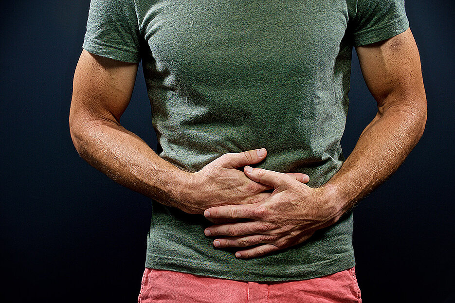 Diffuse abdominal pain is a characteristic feature of irritable bowel syndrome, which scientists are investigating in the IMBAY 2020 project.