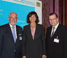 Teilnehmer des Wirtschaftsgesprächs: Regierungspräsident Paul Beinhofer, Ministerin Ilse Aigner und Unipräsident Alfred Forchel. (Foto: Josef Wilhelm)