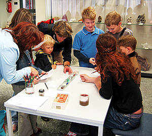 Kinder im Museum