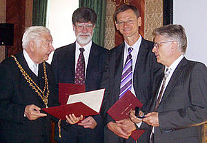 Von links: Werner Köhler, Präsident der Akademie, mit den Preisträgern Johannes F. Imhoff, Gerhard Bringmann und Werner Müller (Foto privat).