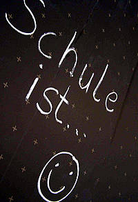 Schultafel mit Aufschrift Schule ist... Foto Pixelio.de