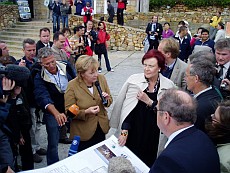 Bundeskanzlerin Angela Merkel und Entwicklungshilfeministerin Heidemarie Wieczorek-Zeul auf Info-Tour in Afrika. Foto: Biota Africa, Rudolph