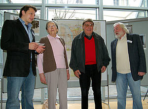 Zeitzeugen und Projektleiter im Gespräch
