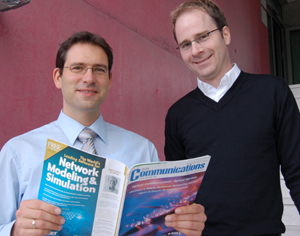Bekommen Literaturpreis: die Informatiker Michael Menth (links) und Rüdiger Martin; Foto: Robert Emmerich 