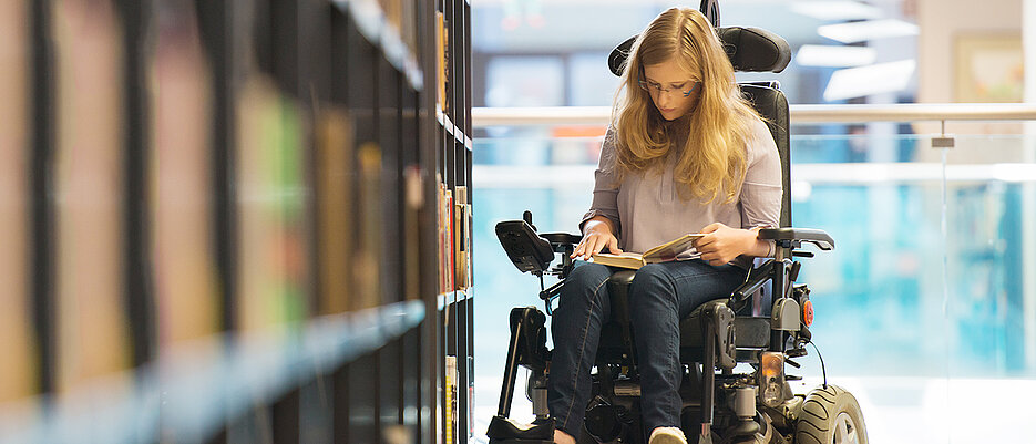 Auch mit einer Behinderung lässt sich ein Studium bewältigen. Die KIS hilft dabei.