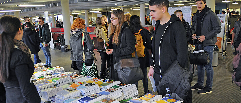 Ein Studieninfotag an der Uni Würzburg. Organisiert wird dieses Informationsangebot von der Zentralen Studienberatung. 