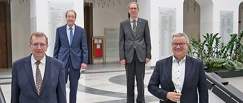 Alte und neue Mitglieder des Unibunds (v.l.): Alfred Forchel, Unibund-Schatzmeister Dr. Thomas Trenkle, Paul Pauli sowie David Brandstätter. 
