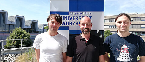 Die Forscher hinter den 5G-Projekten der Uni Würzburg (von links): Dr. Florian Wamser, Prof. Dr. Tobias Hoßfeld und Dr. Florian Metzger. 