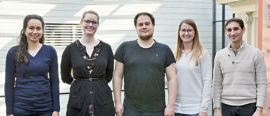 From the left: Prof. Dr. Cynthia Sharma, Sara Eisenbart, Thorsten Bischler, Belinda Aul from the Institute of Molecular Infection Biology (IMIB) and Prof. Dr. Chase Beisel from the Helmholtz-Institute of RNA-based Infection Research (HIRI) in Würzburg. (