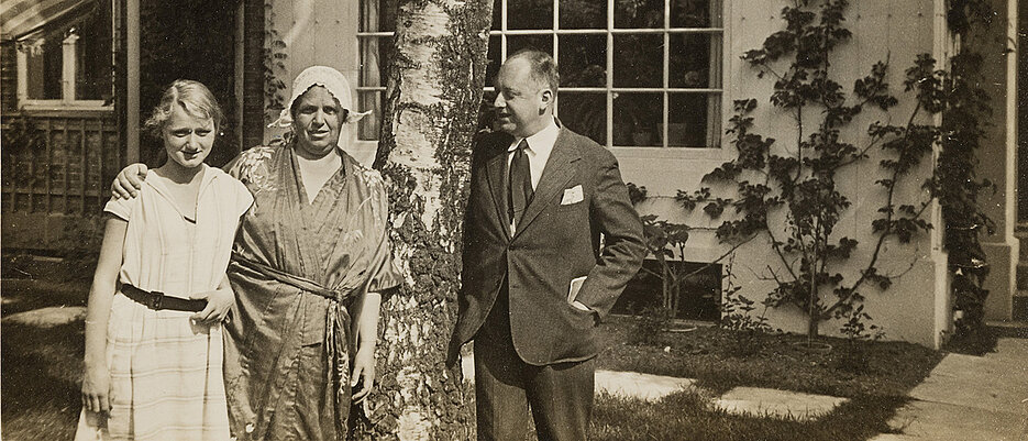 Nele with Ellen Overgaard and Gottfried Benn in the Overgaards' garden in Denmark.