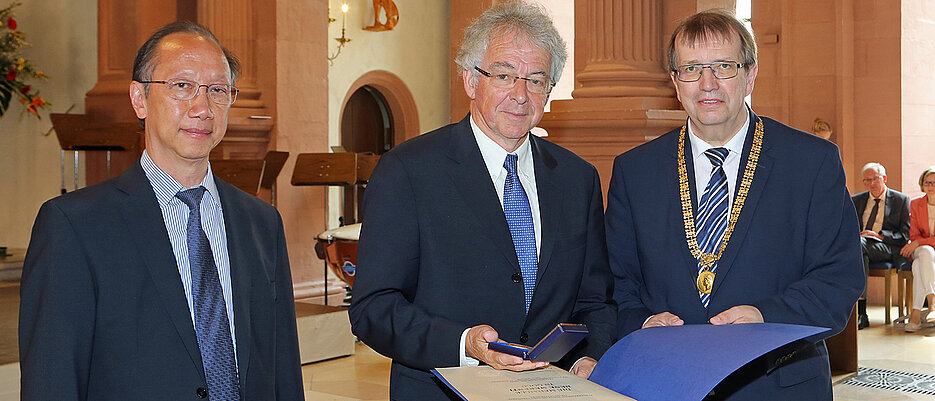 Phuoc Tran-Gia, Wolfgang Schneider und Alfred Forchel (v.l.). (Foto: Rudi Merkl)