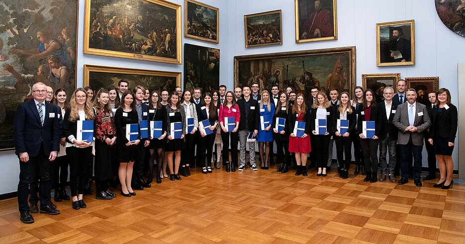 Gruppenfoto der Stipendiaten aus dem Jahr 2019, Foto: Foto Schmelz Fotodesign