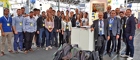 Vertreter der Uni Würzburg an ihrem Stand auf der Cebit 2018