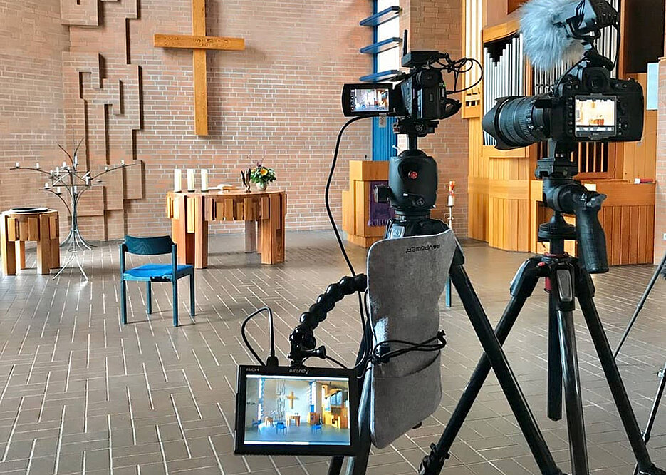 Alles startklar für die Video-Aufzeichnung eines Gottesdienstes. In der Corona-Krise haben die Kirchen auch digitale Wege beschritten.