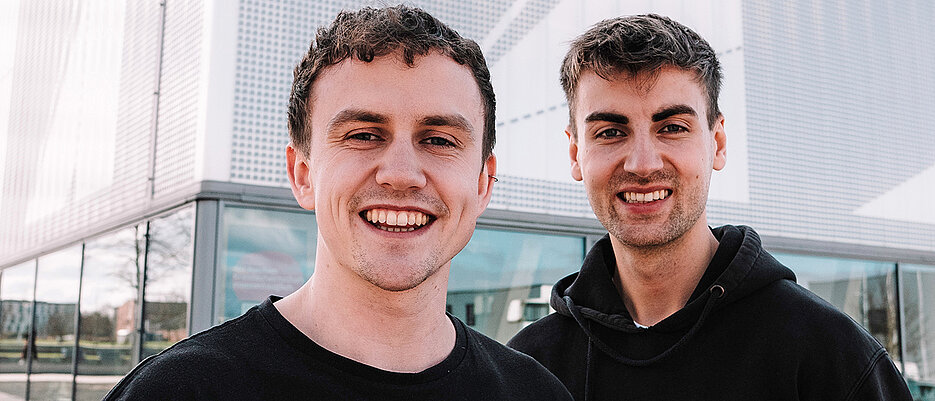 Die „neugedacht“-Gründer Moritz und Philipp wollen mit ihrer Idee zu einer besseren Welt beitragen.