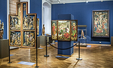 Das Martin von Wagner Museum freut sich über eine Vermehrung seines Riemenschneider-Bestandes, zu sehen im Mittelaltersaal.
