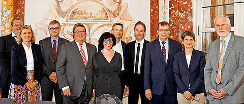 Gruppenbild zum Festakt anlässlich des 10. Geburtstages von KIS im Toscanasaal in Würzburg