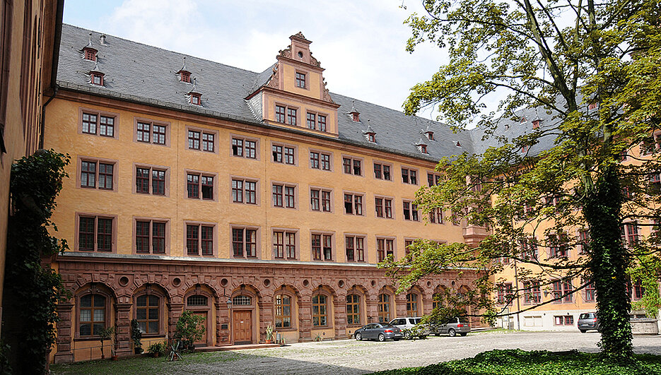 Das Alte Universitätsgebäude in der Würzburger Innenstadt ist Sitz der Juristischen Fakultät.