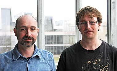 Tobias Hoßfeld (l.) und Nicholas Gray forschen an der Sicherheit in Kommunikationsnetzen.