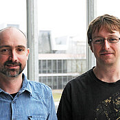 Tobias Hoßfeld (l.) und Nicholas Gray forschen an der Sicherheit in Kommunikationsnetzen.