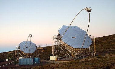 Dank ihres leistungsstarken Antriebs und dem verhältnismäßig geringen Gewicht können sich die Teleskope schnell auf neue Koordinaten ausrichten.