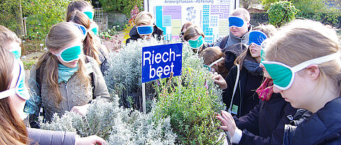 Blinden und sehbeeinträchtigten Menschen den Botanischen Garten zugänglich zu machen: Für diesen Ansatz wurde der LehrLerngarten ausgezeichnet.