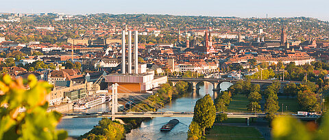 Würzburg ist ein Hotspot für Hitzestress im Sommer: Die vielen Sonnenstunden und die dichte Bebauung und Versiegelung sorgen für hohe Temperaturen in der Stadt.