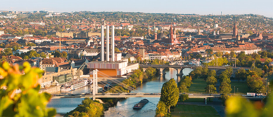 Würzburg ist ein Hotspot für Hitzestress im Sommer: Die vielen Sonnenstunden und die dichte Bebauung und Versiegelung sorgen für hohe Temperaturen in der Stadt.