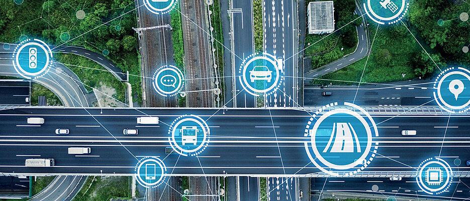 Selbstfahrende Autos in einer intelligent vernetzten Umgebung: Das ist nur ein Beispiel für ein autonomes System.