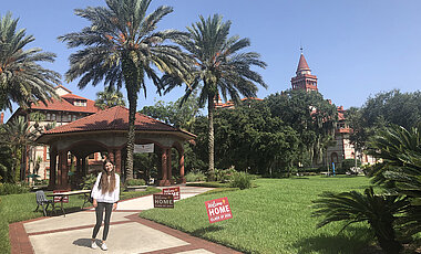 Monas erster Tag am Flagler College im August 2021.