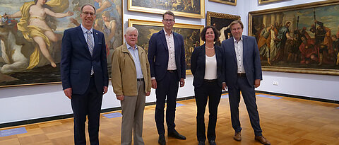 Gruppenbild in der Gemäldegalerie nach der Diskussion. Im Foto zu sehen sind (v.l.): Paul Pauli, Walter Eykmann, Markus Blume, Maria Eisenmann sowie Vizepräsident Matthias Bode.