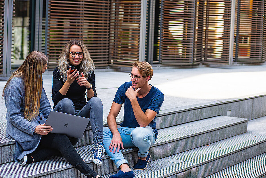 Das Career Centre bietet Studierenden der Universität Würzburg Beratungen und Veranstaltungen zur Vorbereitung auf den Berufseinstieg an.