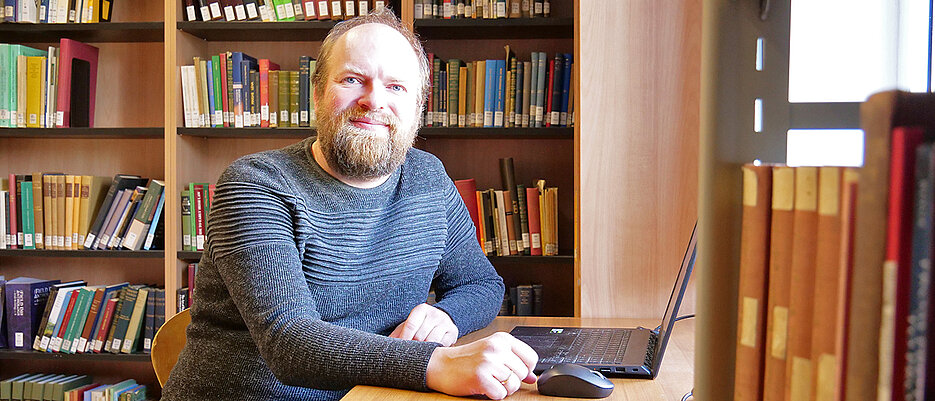 Rund 30.000 antiker Tontafeln mit Texten in Keilschrift sind aktuell bekannt. Andrey Shatskov wird sie in den kommenden Jahren nach einer bestimmten grammatikalischen Form durchsuchen.