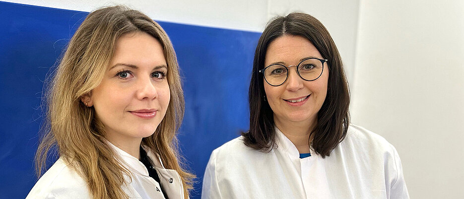 Freya Lanczik (links) und Andrea Gehrmann koordinieren die Studie UPlusE am Universitätsklinikum Würzburg.