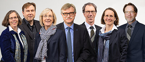 Die Bildcollage zeigt die ab 1. April 2021 amtierende Leitung der Universität Würzburg (v.l.): die Vizes Doris Fischer, Matthias Bode und Caroline Kisker, Kanzler Uwe Klug, Präsident Paul Pauli und die Vizes Anja Schlömerkemper und Andreas Dörpinghaus.