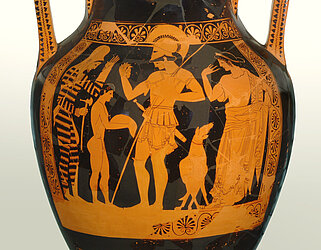 Auf dieser attisch-rotfigurigen Bauchamphora des Kleophrades-Malers wird der Kriegerabschied mit Leberschau dargestellt.