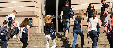 Bei den Tandem-Tagen testen Schüler schon mal, wie sich der Unialltag so anfühlt. 