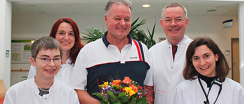 In Würzburg hat das Studienteam um Professor Christoph Wanner (2.v.r.) den ersten Patienten für die EMPA-Kidney-Studie rekrutiert.
