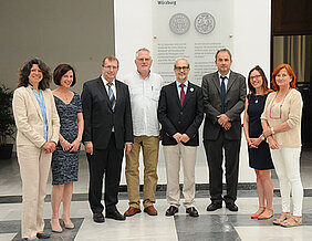 Trafen sich in der Uni am Sanderring: Heike Bruhn, Anja Amend-Traut, Alfred Forchel, Jürgen Appell, Daniel Hernández Ruipérez, Christian Wehr, Ester Belmonte und Gloria Serrano Sotelo. (Foto: Robert Emmerich)