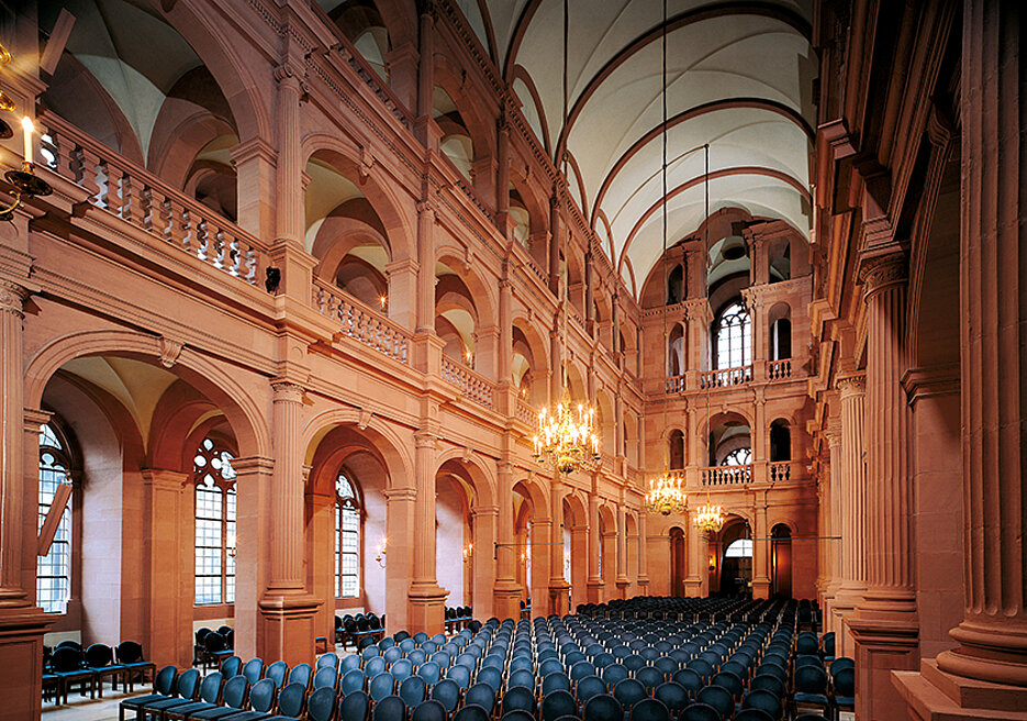 Blick in die Neubaukirche