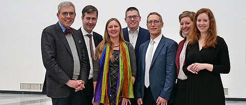 After the press conference on the establishment of the Else Kröner Center (from left): Matthias Frosch, Christian Schuchardt, Christa Kasang, Oliver Kurzai, Andreas Müller, Saskia Kreibich and Dr. Judith von Heusinger.