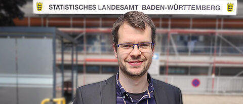 Sascha Dolezal in front of the Statistical Office of Baden-Württemberg