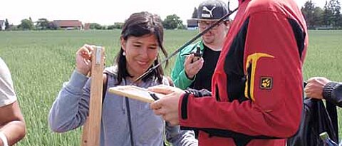 Master students from the University of Würzburg during a land survey on wheat fields of the new JECAM site DEMMIN. (Photo: Thorsten Dahms)