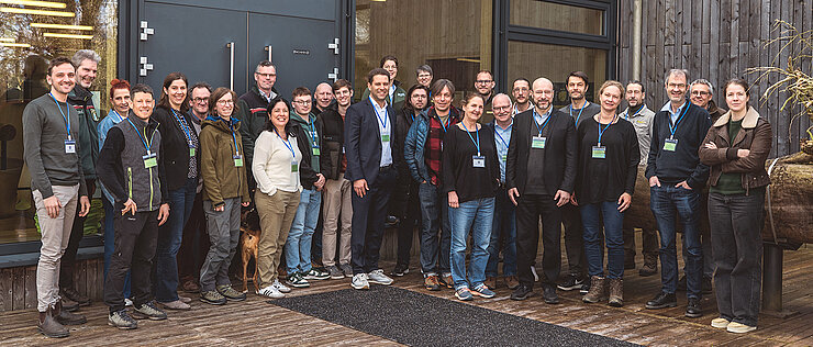 Das Projektteam und die Teilnehmenden beim Abschlussevent des Projekts. Mit dabei waren auch Forscher der Uni Würzburg.
