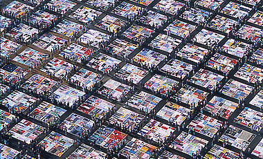 Inzwischen umfasst der Quilt über 40.000 Erinnerungsstücke.