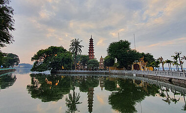 Die Tran Quoc-Pagode in Hanoi ist eine beliebtes Fotomotiv für Touristen.