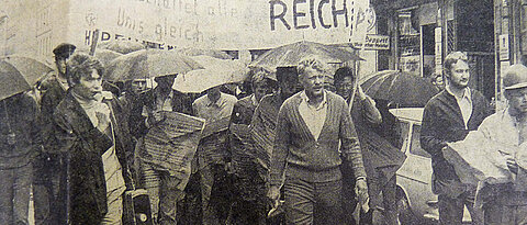Die Studierenden werfen dem Staat vor, er würde - wie im Dritten Reich - alle Universitäten gleichschalten. Die Teilnahme war mit 2.000 Demonstrierenden außergwöhnlich hoch. Juni 1969.