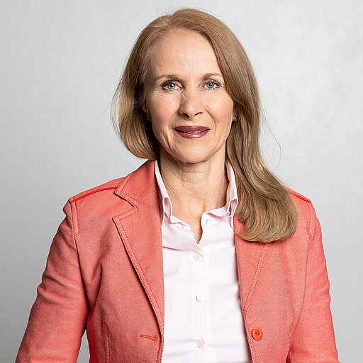 Dr. Esther Knemeyer ist Pressesprecherin an der Universität Würzburg.